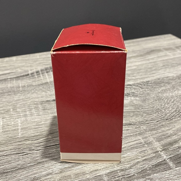 Hallmark | Mom: “A Mom is a Special Gift” (1996) - Vintage Keepsake Ornament - Picture 6 of 14